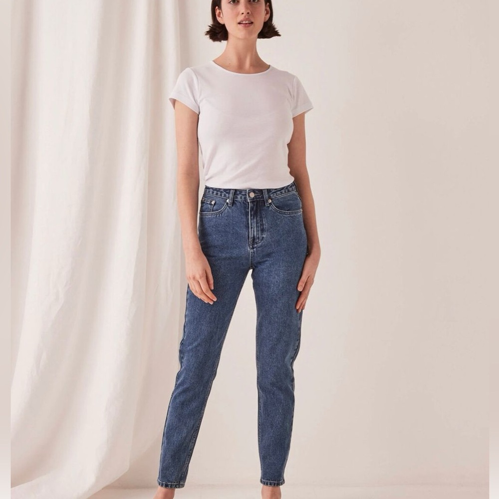 ASSEMBLY LABEL RIGID HIGH WAISTED JEANS